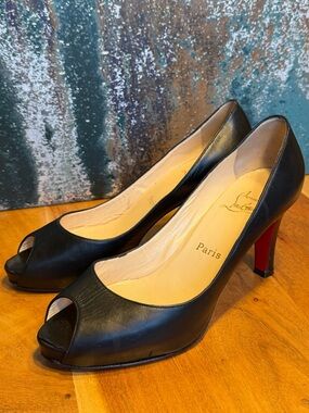 Christian Louboutin Classic 2010’s Leather Peep Toe Red Bottom Heels 38 (GUC)